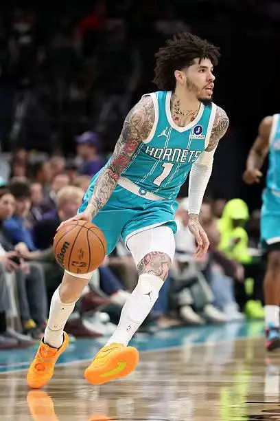 爱游戏-关于多特蒙德发布备战花絮；关键时刻手感冰凉；欧超杯任务艰巨；更衣室氛围转暖的信息